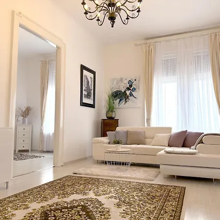 Elegant 125m2 In Center Of Budapest