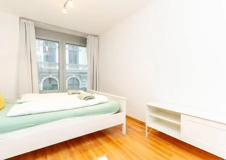 Diplomat Quarter 2 Bdr By Newave * Budapest