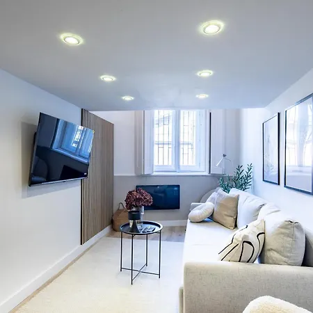- Modern - Superb Style Apartment