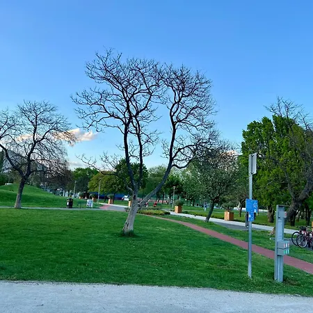 Park Apartment *