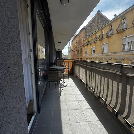 Vivid With Balcony * 부다페스트