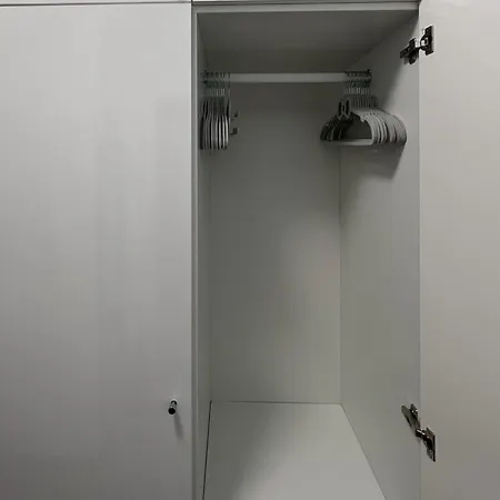 Luxe Central Studio With Pool, Parking & Ac *