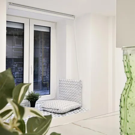Madman's Labyrinth By Nw Apartment *