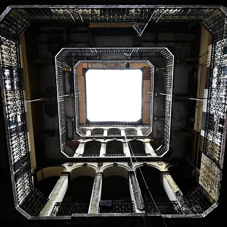 Madman's Labyrinth By Nw Apartment