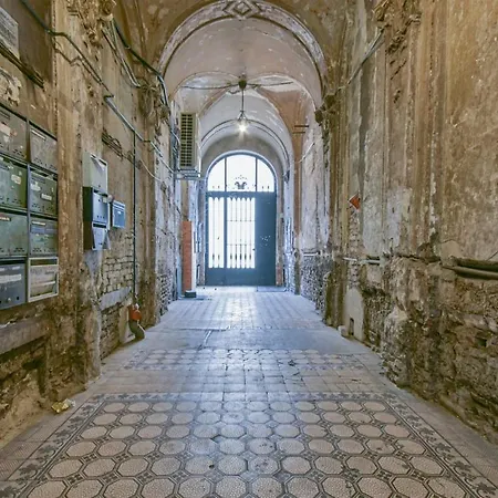Madman's Labyrinth By Nw Apartment *