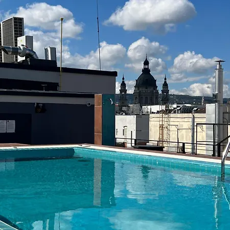 Luxe Central Studio With Pool, Parking & Ac Budapest
