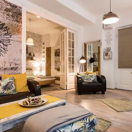 Vintage Style Flat In The Heart Of Buda Budapest