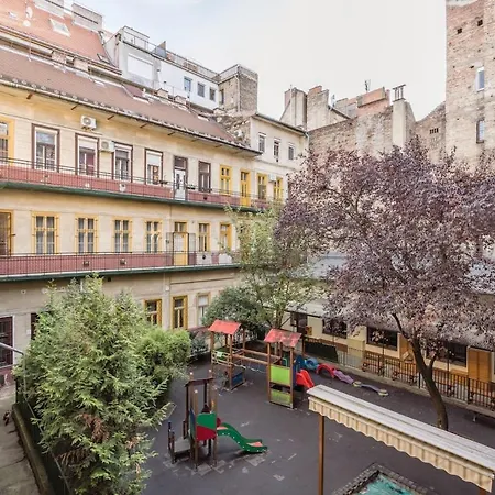 Mh008-secluded Spacious Oasis-best Location In Downtown Apartment Budapest