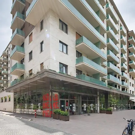 Modern And Sunny With Balcony *