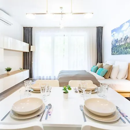 Apartment Modern And Sunny With Balcony