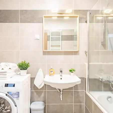 Apartment Modern And Sunny With Balcony Budapest