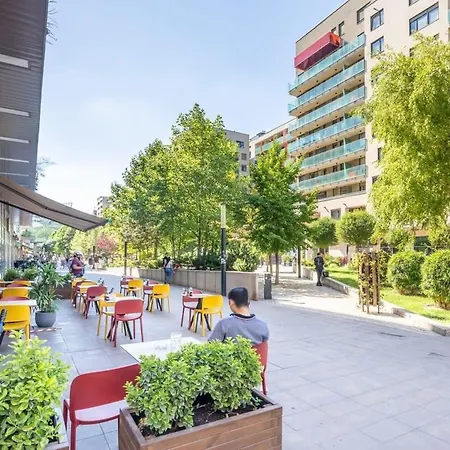 Modern And Sunny With Balcony