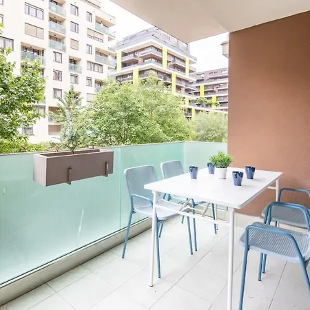 Modern And Sunny With Balcony Apartment Budapest