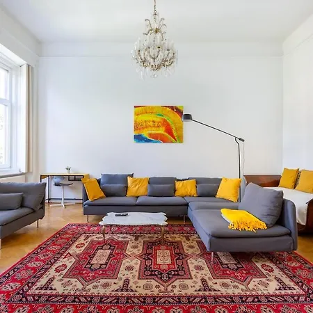 Museum Avenue 2-br Apartment *