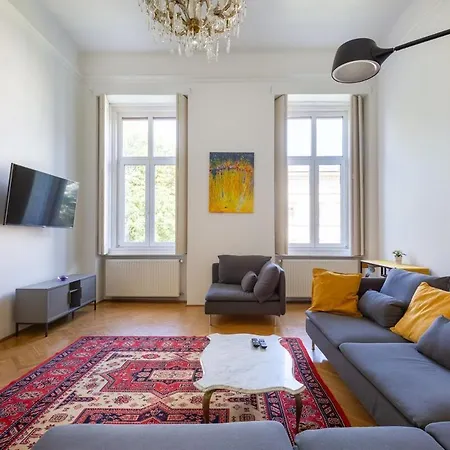 Apartment Museum Avenue 2-br