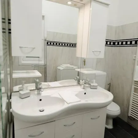 New With Aircon At Great Location Apartment Budapest