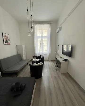Market Hall Apartament *