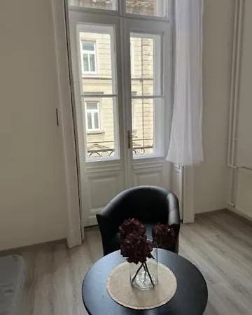 Market Hall Apartament *