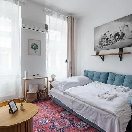 R7 Apartment
