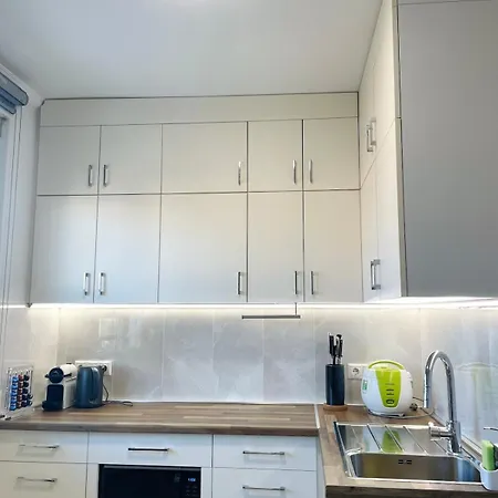 Apartment Ac With Metro 3 On Doorsteps, 15mins To Center Budapest