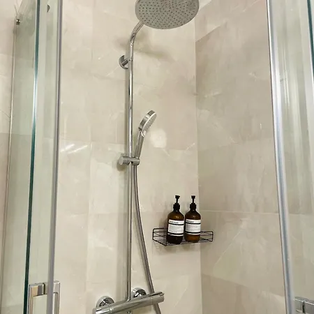 Apartment Ac With Metro 3 On Doorsteps, 15mins To Center Budapest