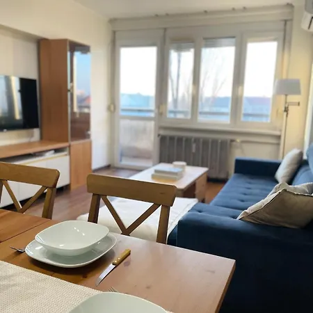 Apartment Ac With Metro 3 On Doorsteps, 15mins To Center Budapest
