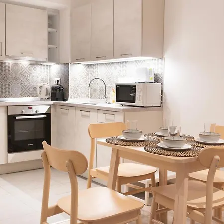 Apartment Boutique With Free Swimming Pool And Parking