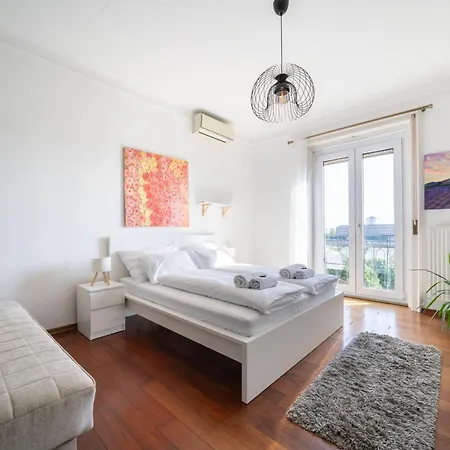 Aurelia Art Deco With Panoramic Views Danube Apartment *