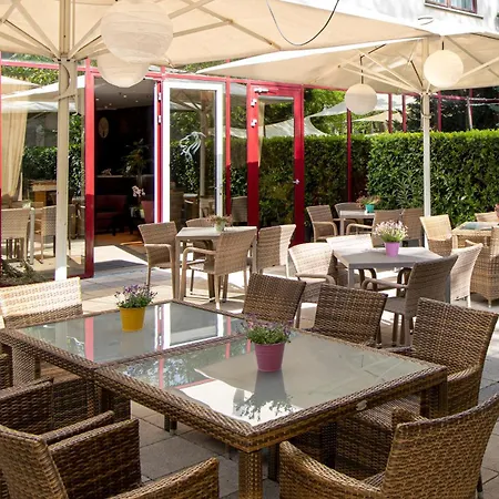 Lion's Garden Hotel