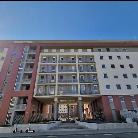 Modern Smart Metrodom Park -15min From Center Budapest