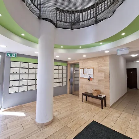 Modern Smart Metrodom Park -15min From Center Apartment