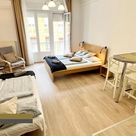 Little Americas New York Apartman Budapest