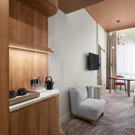 Otel Moevenpick Centre 4*