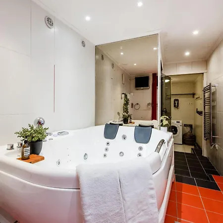 Chic Retreat With Jacuzzi By Gozsdu Udvar & Fashionst * Budapest