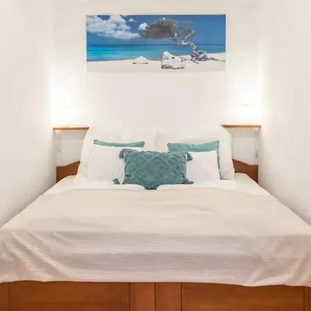 Little Americas Malibu Apartment * Budapest