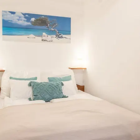 Little Americas Malibu Apartment Appartamento Budapest