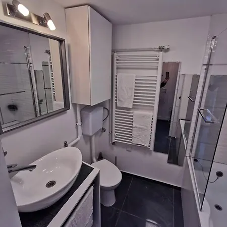 Modern Flat With Perfect Location Apartment