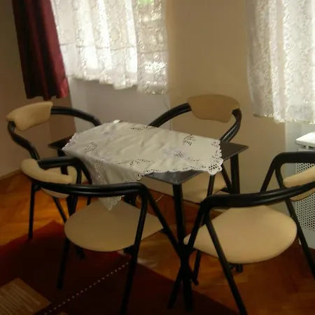Baross City -