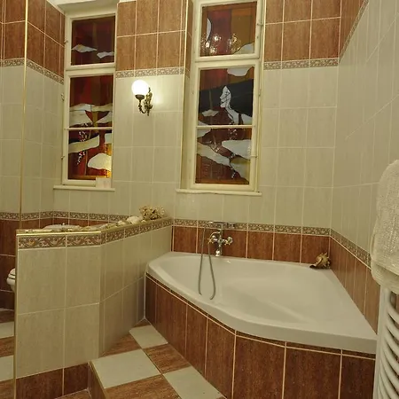 Charming Art Deco Flat דירה *