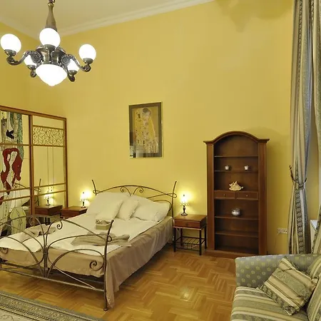 Charming Art Deco Flat Apartment