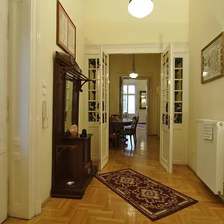 Charming Art Deco Flat Apartment *
