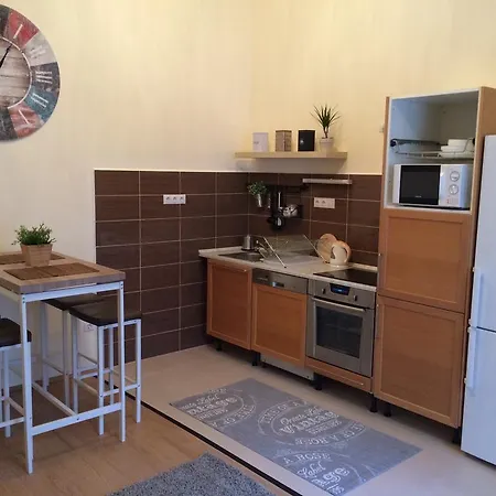 Mainstreet Central Apartment *