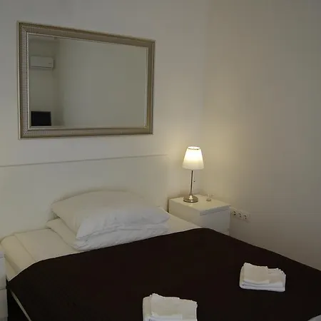 Downtown With Balcony & Optional Garage & Restaurant In The Building Apartamento *