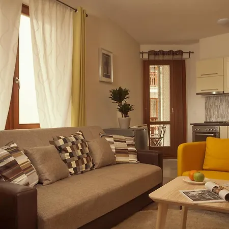 Party Corner-rent Flat Group Apartment Budapest