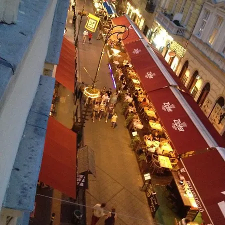 Indigo With Free Parking Budapešť