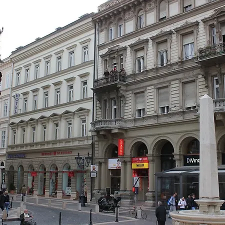 Pal's And Hostel