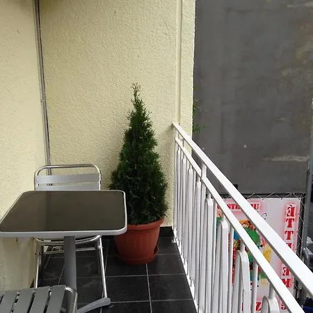Apartamento Downtown With Balcony & Optional Garage & Restaurant In The Building *