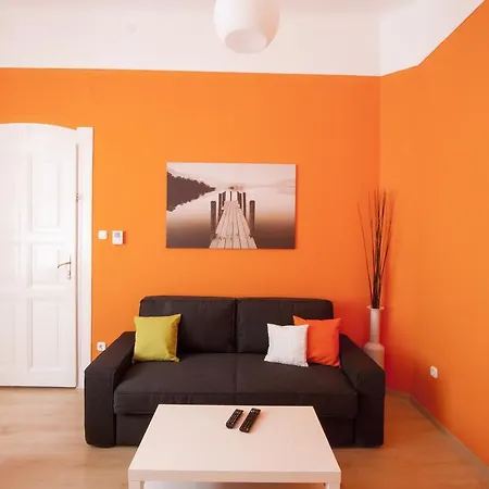 Centre With 3 Bathrooms Apartment