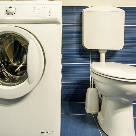 Apartment Centre With 3 Bathrooms *