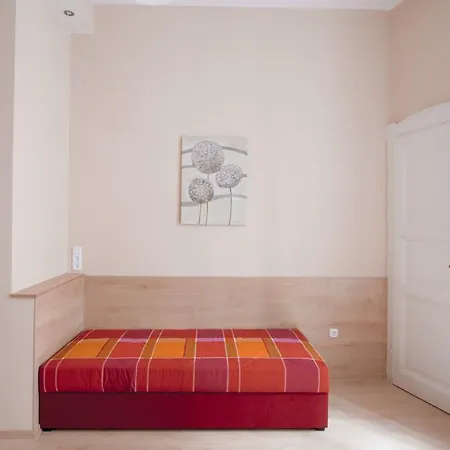 Centre With 3 Bathrooms Apartment *